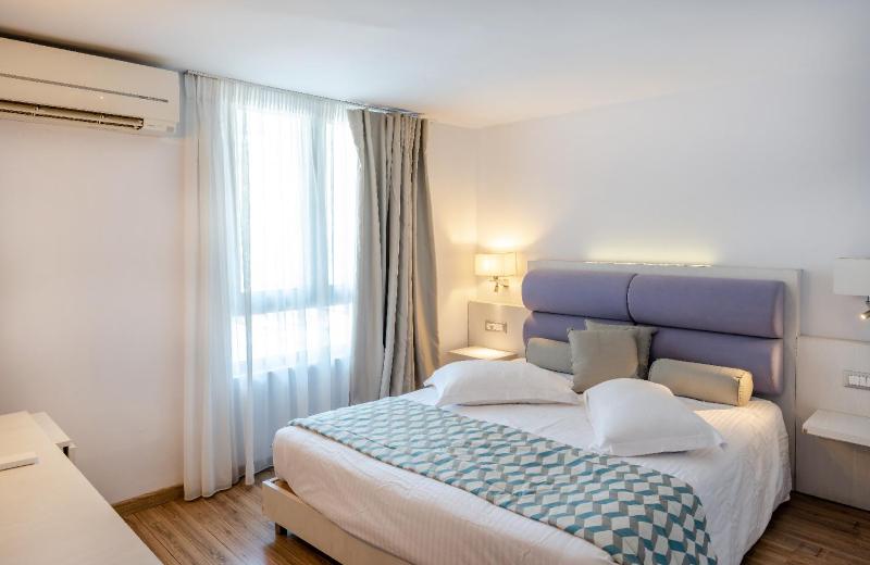 Triton Boutique Hotel - image 32