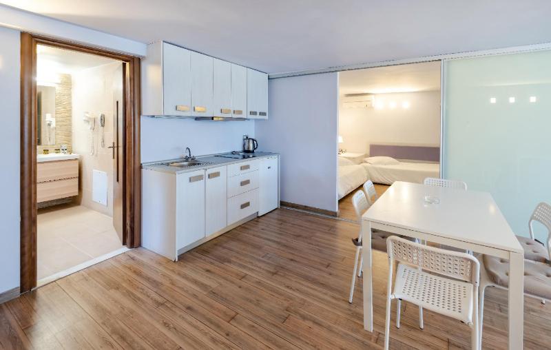 Triton Boutique Hotel - image 30
