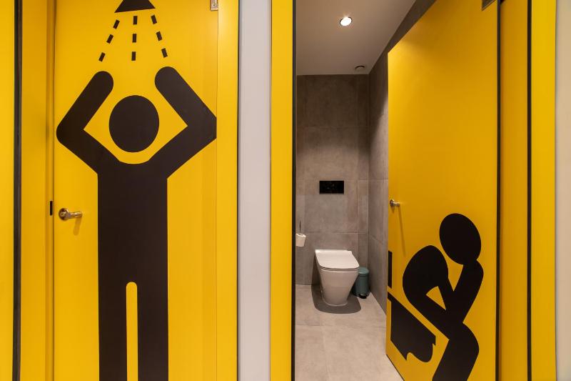 Quadruple Room with Private Bathroom image 3