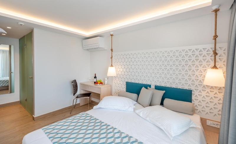 Triton Boutique Hotel - image 2