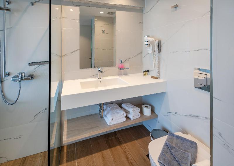 Triton Boutique Hotel - image 35