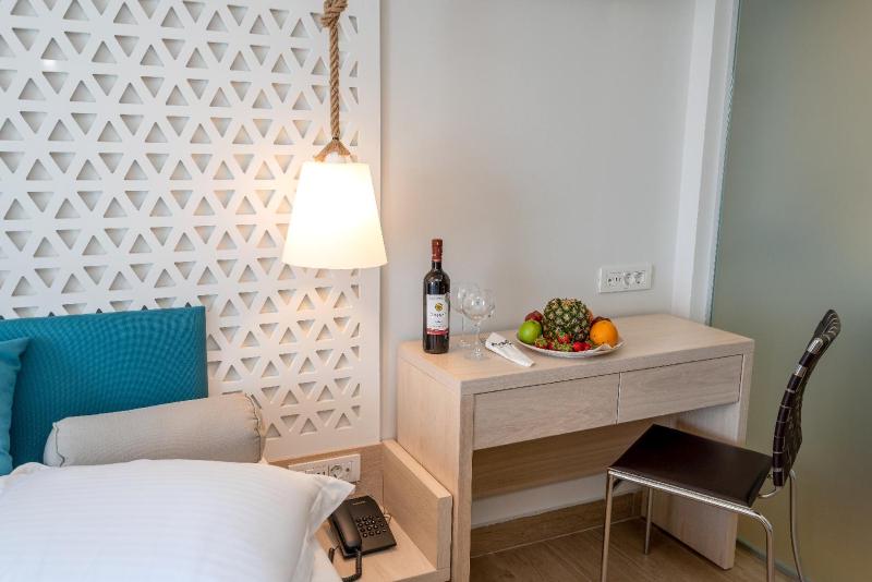 Triton Boutique Hotel - image 19