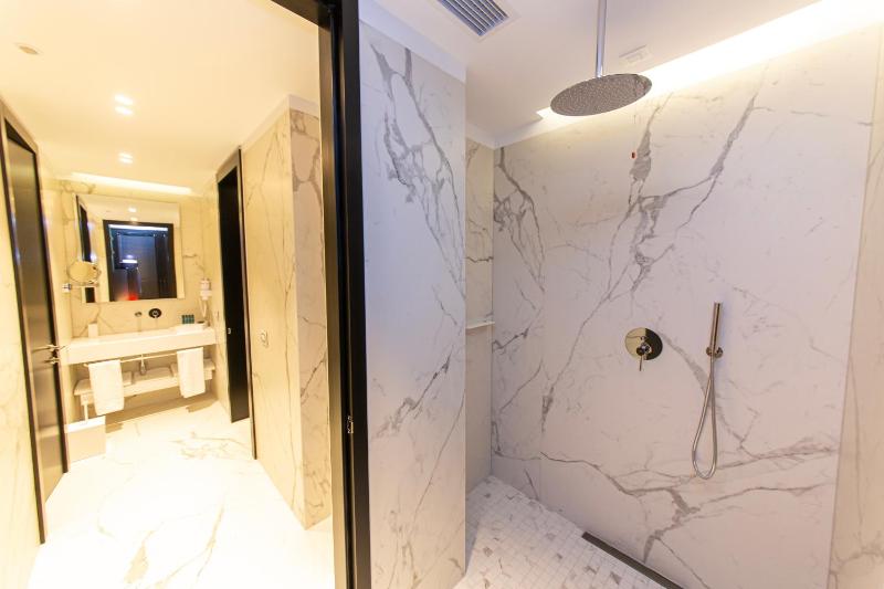 Superior Double Room image 3