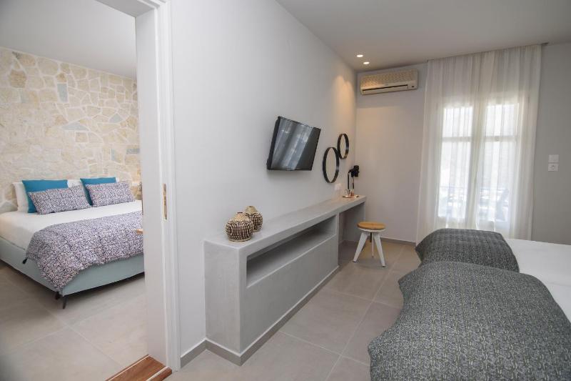 Family Room image 1