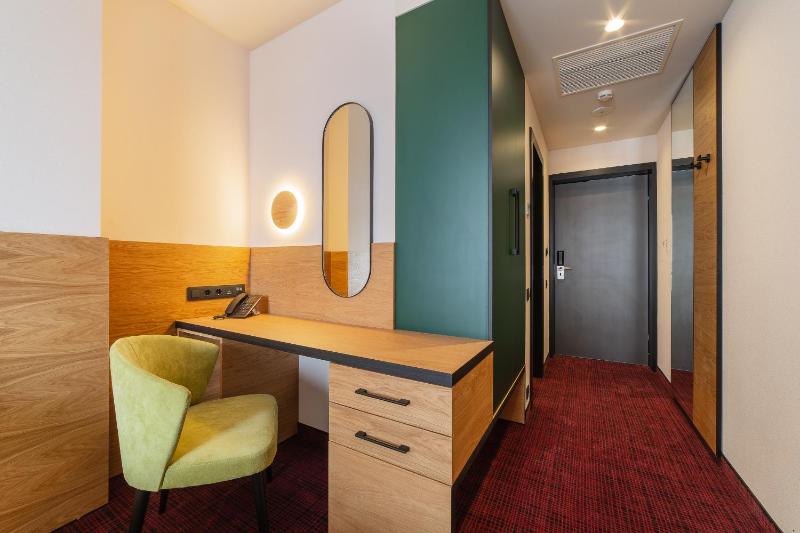 Double Room image 3