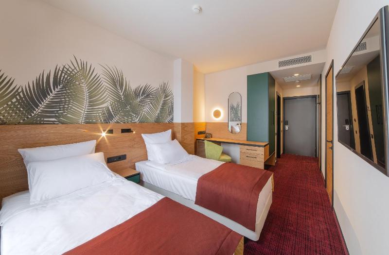 Twin Room image 2