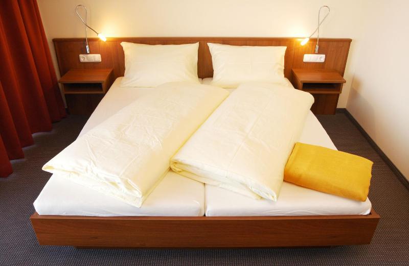 Double Room image 4