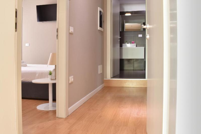 Two-Bedroom Apartment - via Seminario, 6 image 4