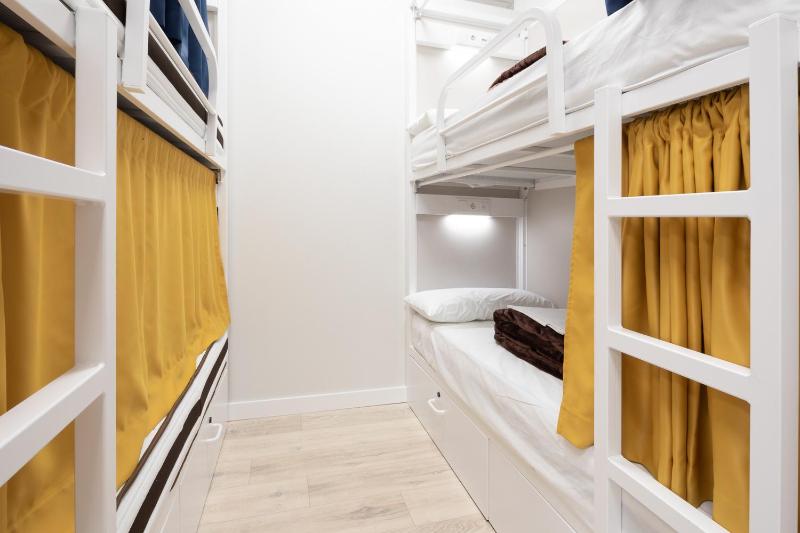 10-Bed Mixed Dormitory Room image 3