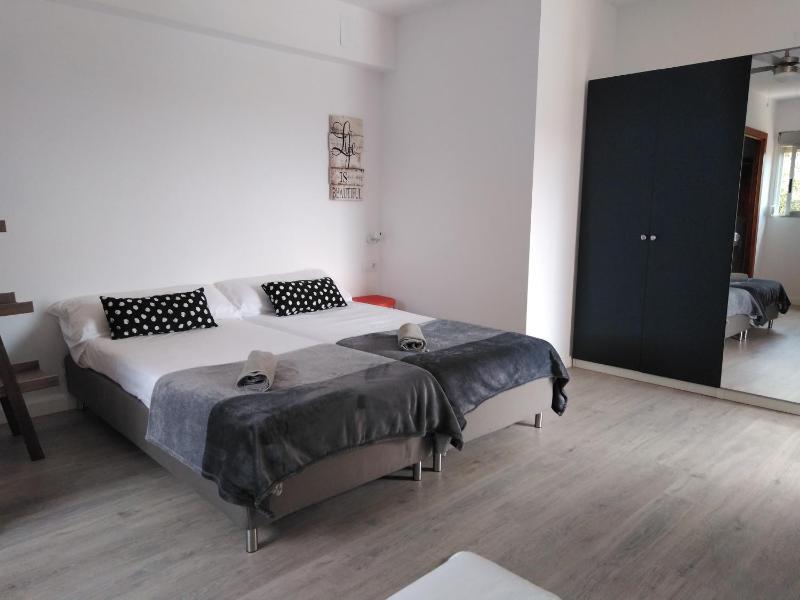 Triple Room with Private Bathroom image 2