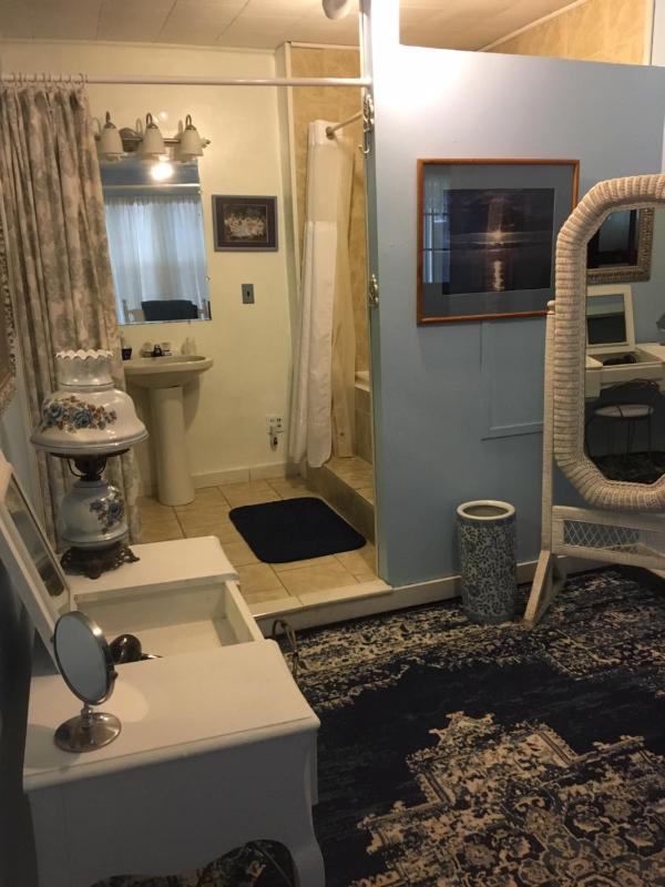 King Room with Spa Bath image 2