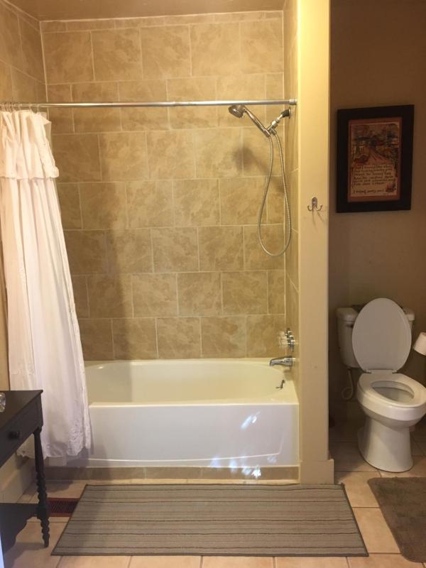 Deluxe Double Room with Bath image 3