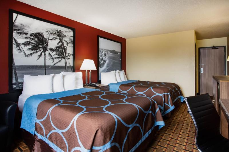 Double Room with Two Double Beds - Smoking image 2