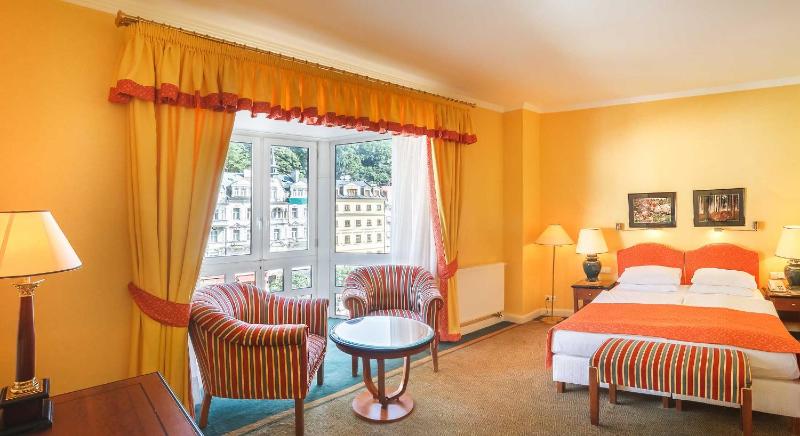 Deluxe Double or Twin Room with River View and Balcony image 2