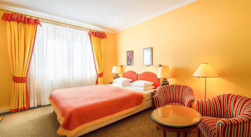 Deluxe Double or Twin Room with Balcony image 4