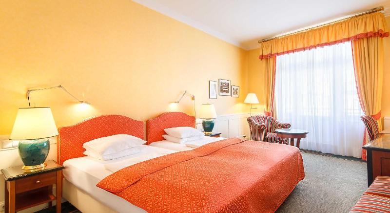 Deluxe Double or Twin Room with River View and Balcony image 1