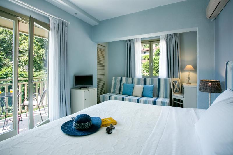 Comfort Room with Side Sea View image 2