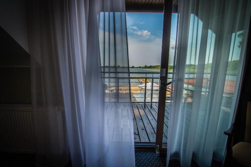 Deluxe Double Room with Balcony image 4