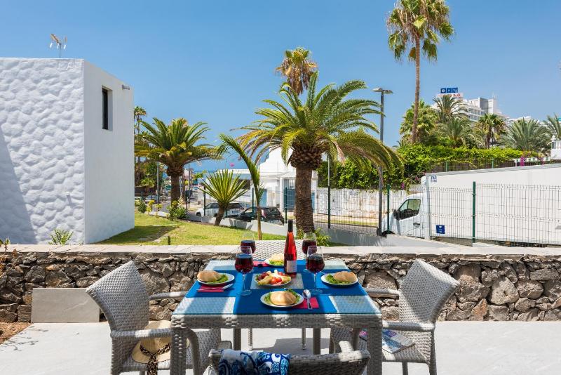 263 PRECIOUS BUNGALOW WITH TERRACE, FREE WiFi Images