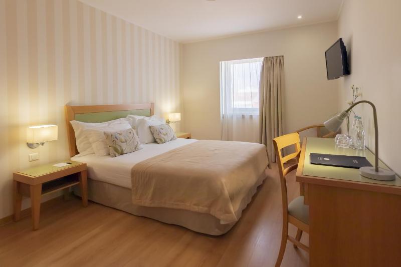 Double or Twin Room image 3