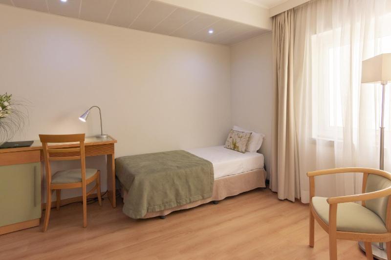 Double or Twin Room with Extra Bed image 4