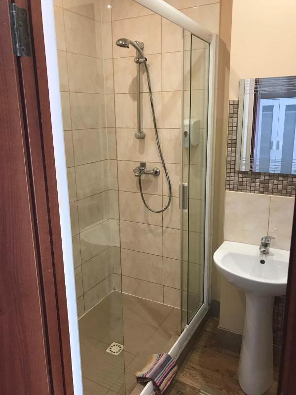 Budget Twin Room image 4