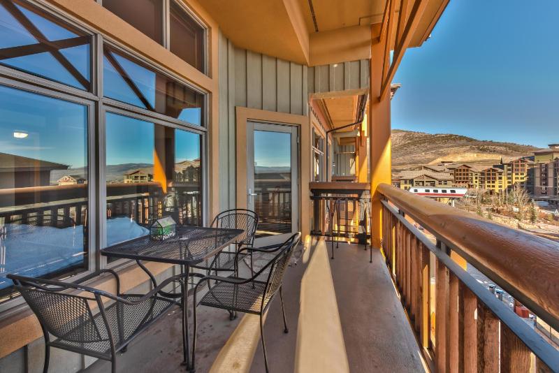 Superior Ski In Ski out Top floor Penthouse Pool Hot Tubs Conde Nast Forbes Award Winner C411 - image 38