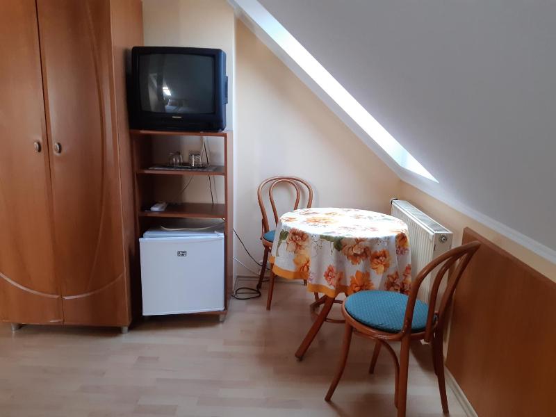 Twin Room image 2
