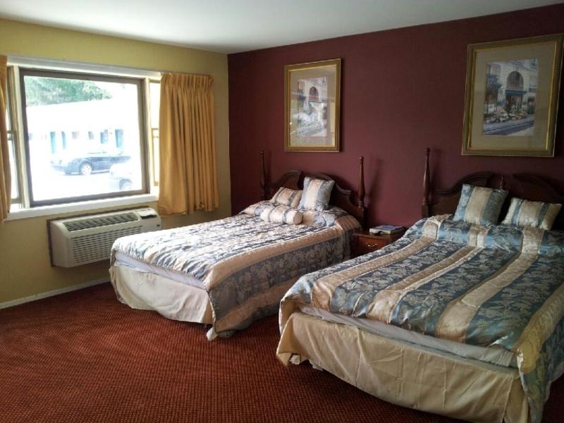 Double Room with Two Double Beds image 2