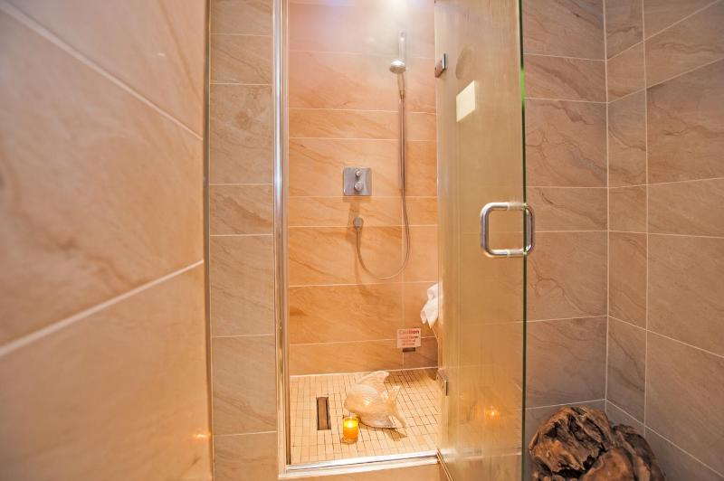 Luxury Double Room with Spa Bath - Tivoli Suite image 4
