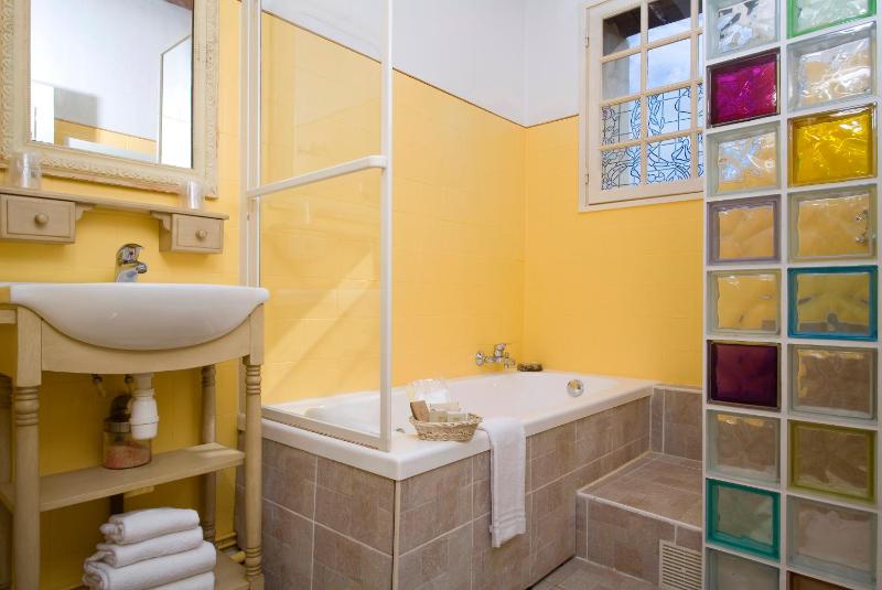 Suite (2 Adults) image 4