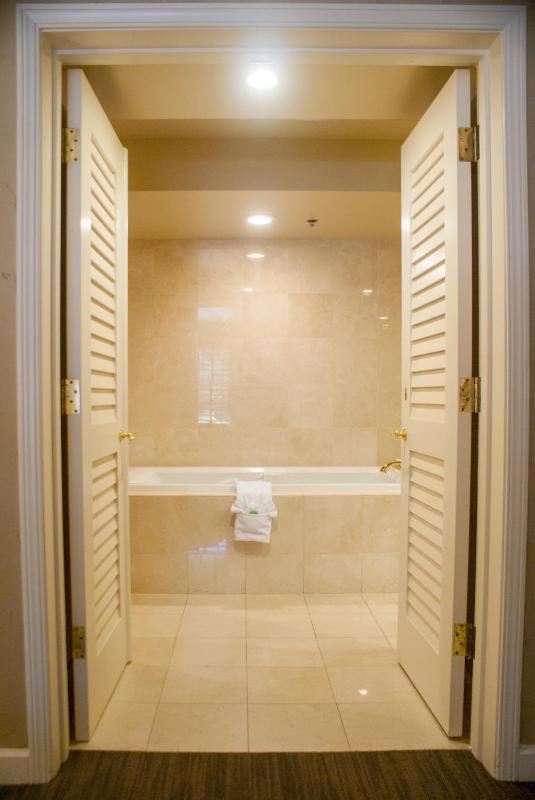 One-Bedroom King Suite image 3