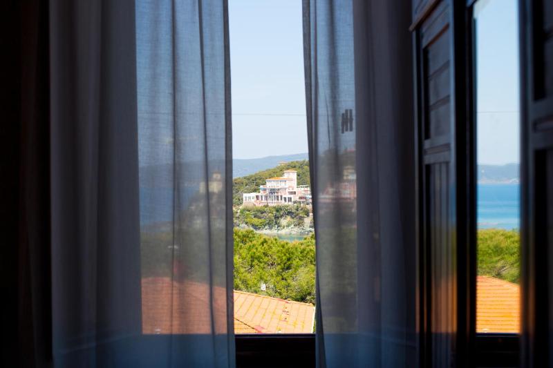 Double Room with Sea View image 1