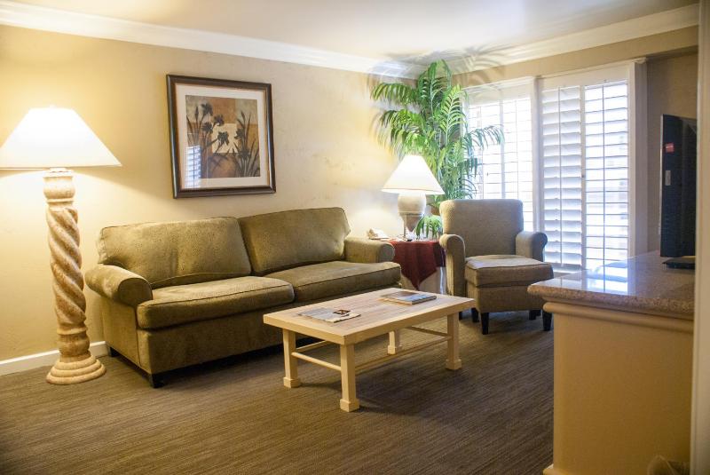 One-Bedroom Double Suite image 3