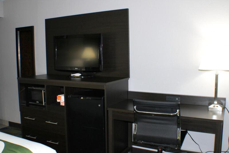 Double Room with Two Double Beds - Accessible/Non-Smoking image 4