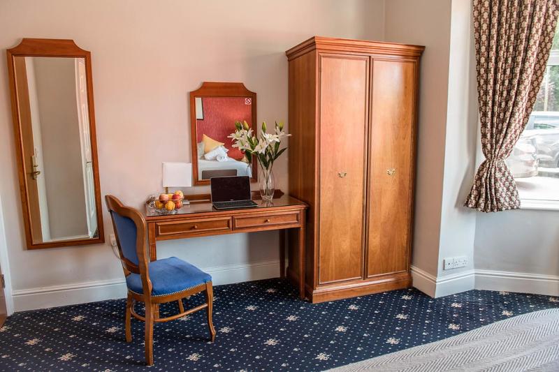 Double Room with Private Bathroom image 2