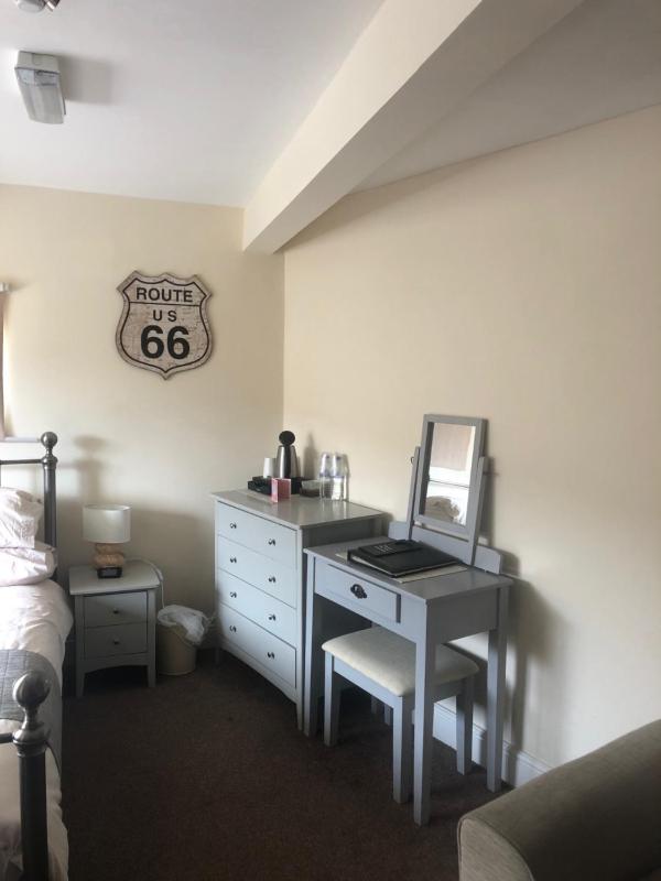 Standard Double or Twin Room image 4