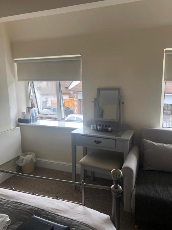 Standard Double Room image 3