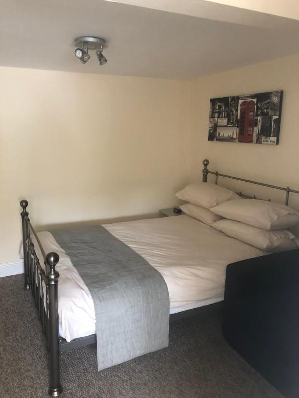 Standard Double Room image 4