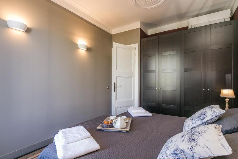 Two-Bedroom Apartment with Balcony - Passeig de Gracia, 51 image 2