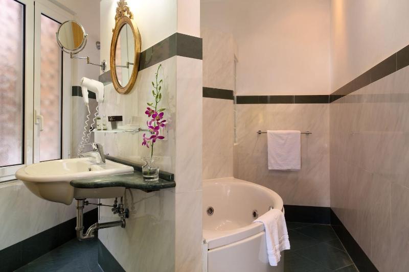 Superior Double Room image 4