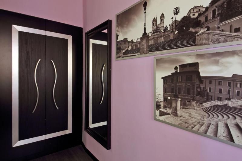 Deluxe Double or Twin Room image 4