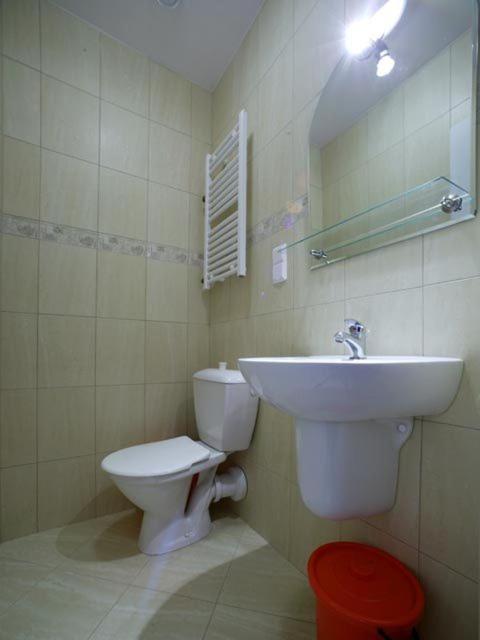 Double or Twin Room image 2