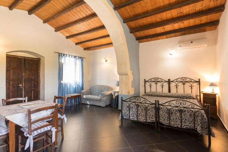 One-Bedroom Apartment image 4