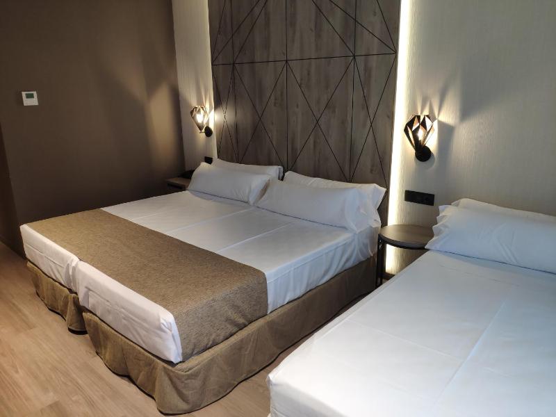 Superior Triple Room image 1
