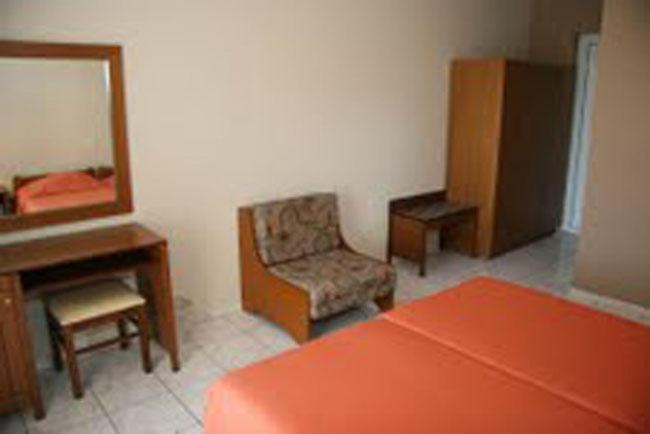 Double or Twin Room image 3