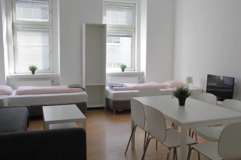 Hauptbahnhof Apartments S3 - image 6