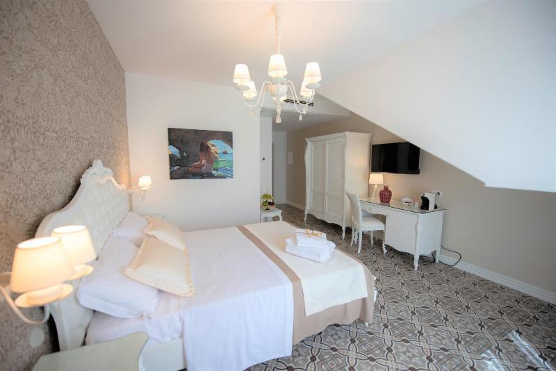 Sui Generis Tropea Luxury Rooms - image 18