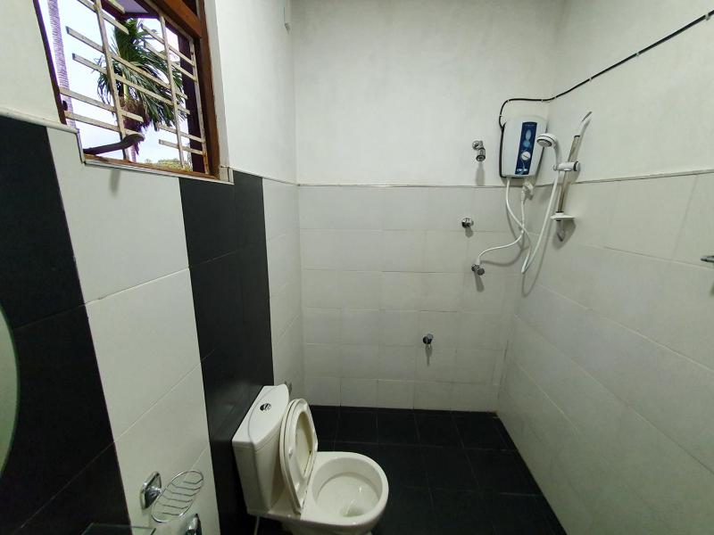 A and D Holiday Inn - image 18