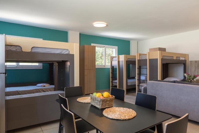 Bed in 8 men dorm image 3